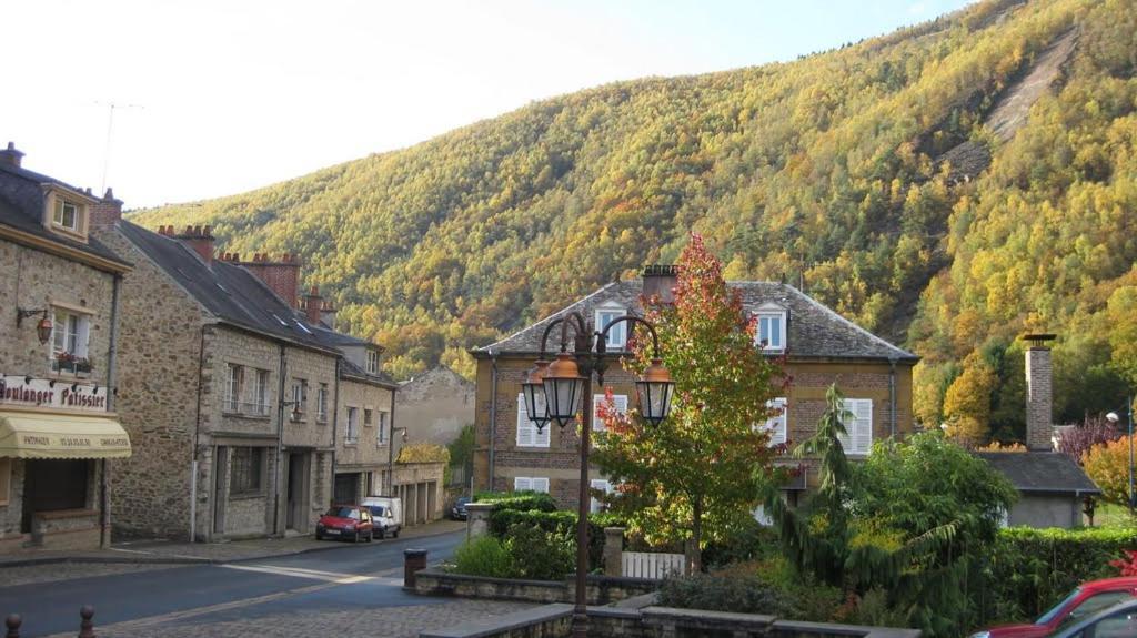 Gite De Vac'S Et D'Affaires A Montherme Luaran gambar